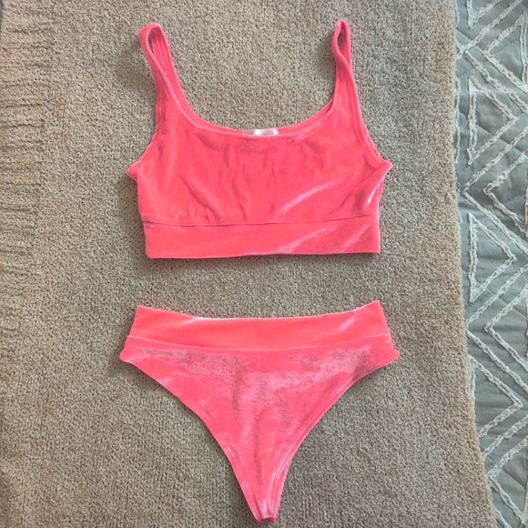 Laina Rauma Velour Leisure Two Piece Set size Small in Burgundy & Hot Pink - Picture 2 of 2